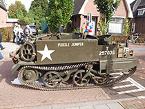 Britse bevrijdingskolonne in Mierlo.